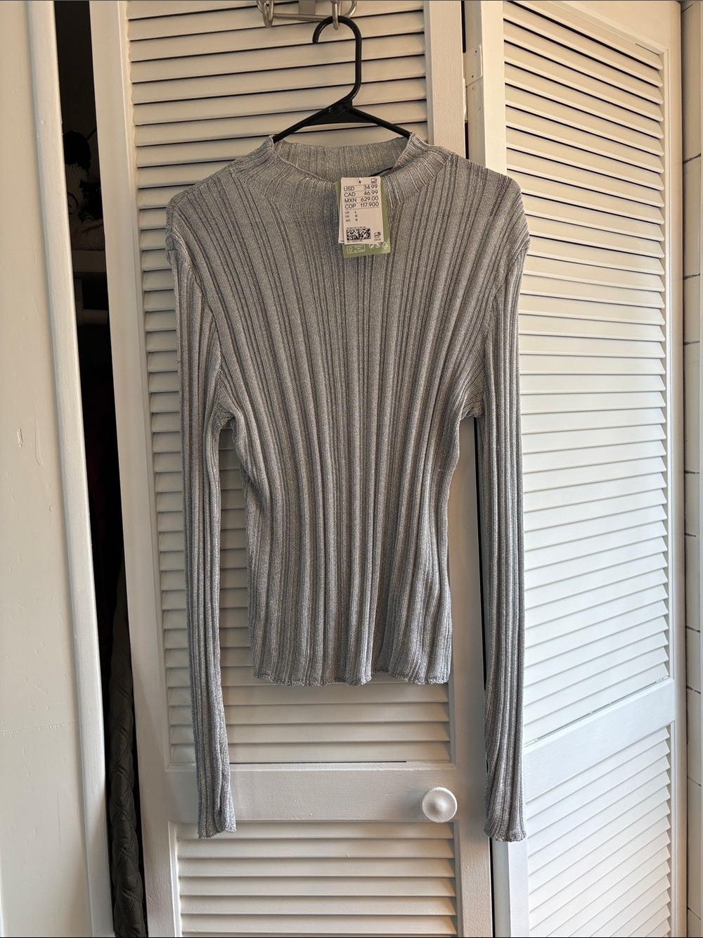 H&M Light Gray Ribbed Mock Neck Long-Sleeve Top
